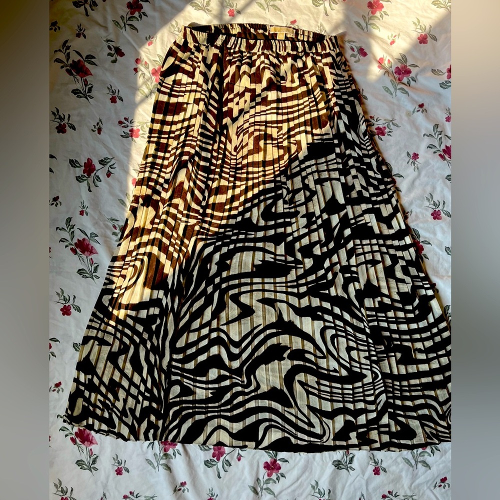 Michael Kors maxi brown and white skirt. Size medium.